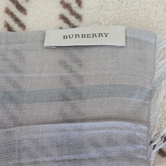 Burberry Linen Classic Checkered Lightweight Grey Wool & Silk Fringe Pashmina - Picture 6 of 8